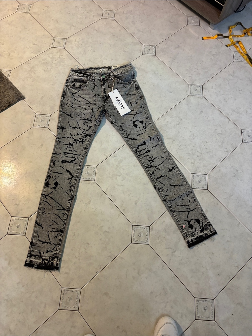 Zane Black-Splatter Gray Skinny Jeans -